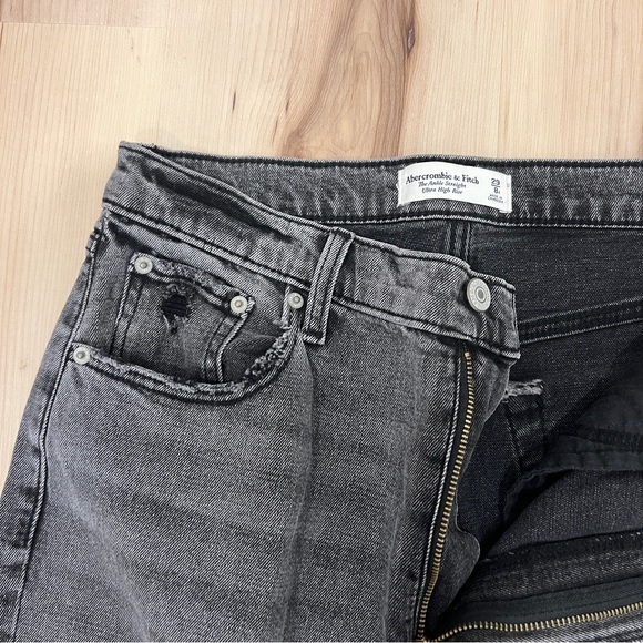 Abercrombie & Fitch Ultra High Rise Ankle Straight Jeans Size 29 Regular - Picture 3 of 5